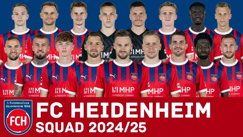 Cầu thủ Heidenheim và Bayer Leverkusen tranh chấp quả bóng Cầu thủ Heidenheim và Bayer Leverkusen tranh chấp quả bóng