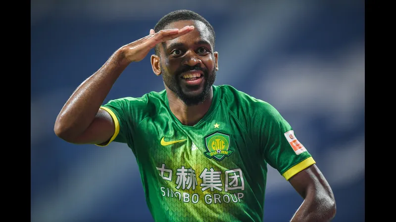 Cầu thủ Shanghai Shenhua và Beijing Guoan tranh chấp bóng trên sân - Lịch sử đối